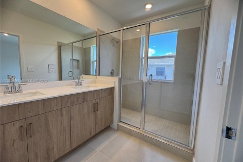 Townhouse in Homestead, Florida 3 bedrooms, 171.59 sq.m. № 2066435 - photo 19