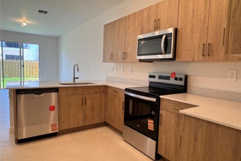Townhouse in Homestead, Florida 3 bedrooms, 171.59 sq.m. № 2066435 - photo 5