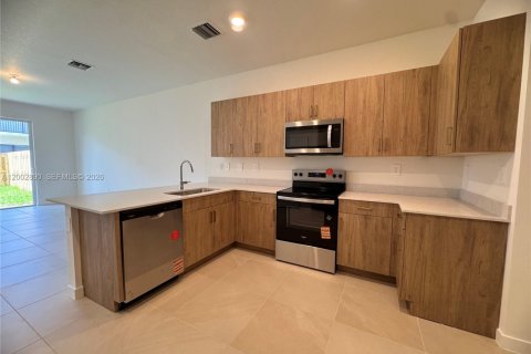 Townhouse in Homestead, Florida 3 bedrooms, 171.59 sq.m. № 2066435 - photo 13