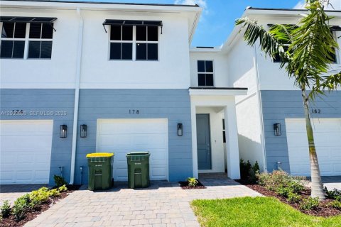 Townhouse in Homestead, Florida 3 bedrooms, 171.59 sq.m. № 2066435