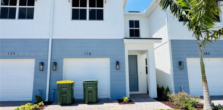 Townhouse in Homestead, Florida 3 bedrooms, 171.59 sq.m. № 2066435