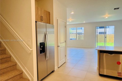 Townhouse in Homestead, Florida 3 bedrooms, 171.59 sq.m. № 2066435 - photo 4