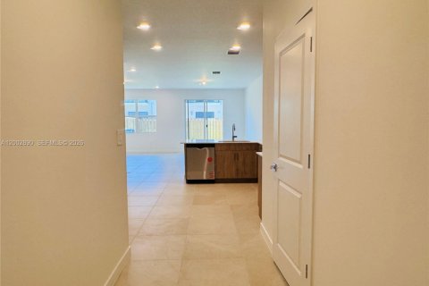 Townhouse in Homestead, Florida 3 bedrooms, 171.59 sq.m. № 2066435 - photo 2