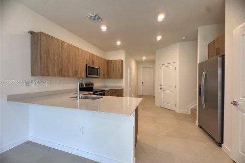 Townhouse in Homestead, Florida 3 bedrooms, 171.59 sq.m. № 2066435 - photo 12