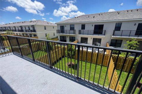 Townhouse in Homestead, Florida 3 bedrooms, 171.59 sq.m. № 2066435 - photo 22