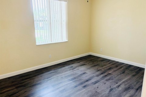 Villa ou maison à louer à Port St. Lucie, Floride: 3 chambres, 153.2 m2 № 2279047 - photo 7
