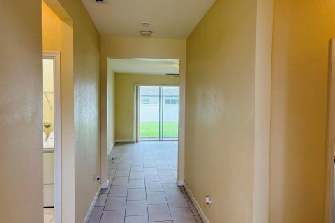 Villa ou maison à louer à Port St. Lucie, Floride: 3 chambres, 153.2 m2 № 2279047 - photo 10
