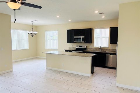 Villa ou maison à louer à Port St. Lucie, Floride: 3 chambres, 153.2 m2 № 2279047 - photo 4