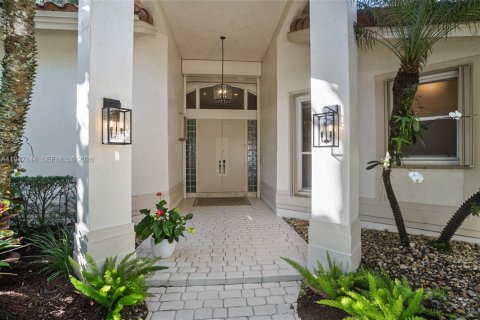 House in Weston, Florida 5 bedrooms, 333.33 sq.m. № 2004118 - photo 2