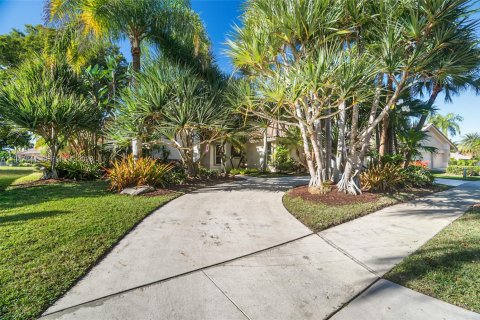 House in Weston, Florida 5 bedrooms, 333.33 sq.m. № 2004118 - photo 5