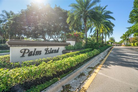 House in Weston, Florida 5 bedrooms, 333.33 sq.m. № 2004118 - photo 6