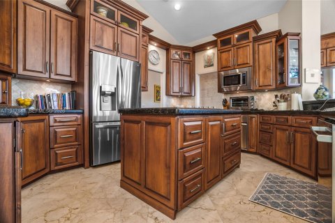 House in Weston, Florida 5 bedrooms, 333.33 sq.m. № 2004118 - photo 24