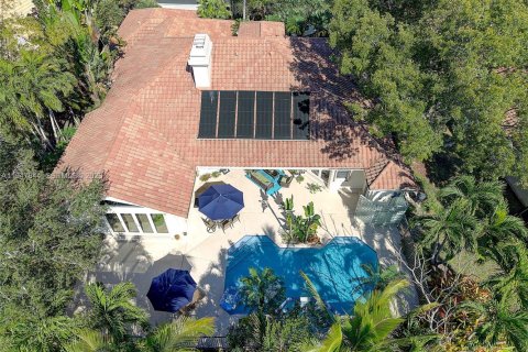 House in Weston, Florida 5 bedrooms, 333.33 sq.m. № 2004118