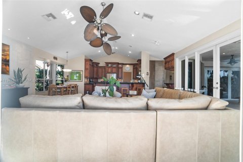 House in Weston, Florida 5 bedrooms, 333.33 sq.m. № 2004118 - photo 29