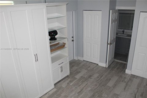 Снять в аренду виллу или дом в Майами, Флорида 3 спальни, 127.18м2, № 2002321 - фото 2