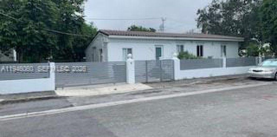 Дом в Майами, Флорида 3 спальни, 127.18м2 № 2002321