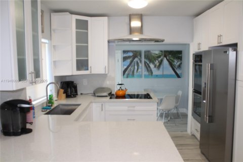 Снять в аренду виллу или дом в Майами, Флорида 3 спальни, 127.18м2, № 2002321 - фото 3