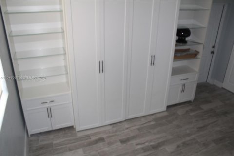 Снять в аренду виллу или дом в Майами, Флорида 3 спальни, 127.18м2, № 2002321 - фото 12