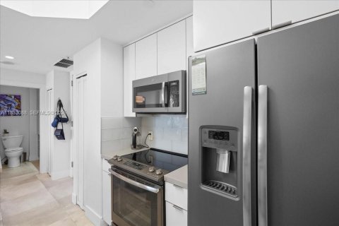 Купить кондоминиум в Майами, Флорида 1 спальня, 72.46м2, № 1953929 - фото 14