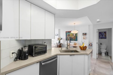 Купить кондоминиум в Майами, Флорида 1 спальня, 72.46м2, № 1953929 - фото 13