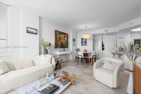 Купить кондоминиум в Майами, Флорида 1 спальня, 72.46м2, № 1953929 - фото 18