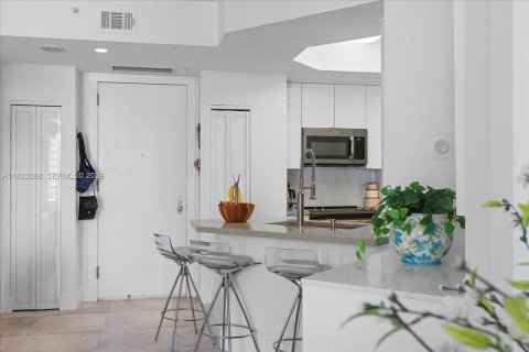 Купить кондоминиум в Майами, Флорида 1 спальня, 72.46м2, № 1953929 - фото 9