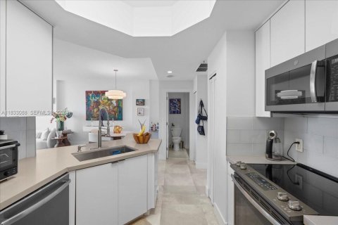 Купить кондоминиум в Майами, Флорида 1 спальня, 72.46м2, № 1953929 - фото 11