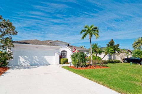 House in Bradenton, Florida 3 bedrooms, 134.99 sq.m. № 1813495 - photo 10