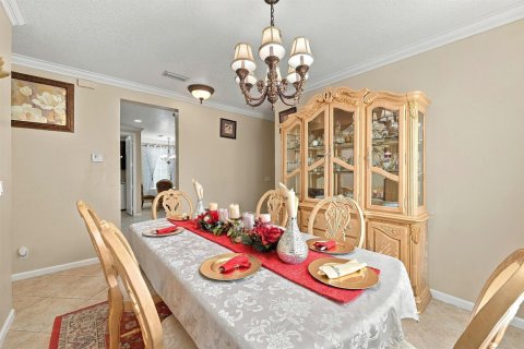 House in West Palm Beach, Florida 5 bedrooms, 256.04 sq.m. № 2409534 - photo 10