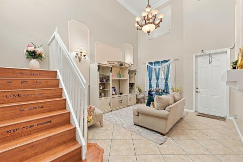 House in West Palm Beach, Florida 5 bedrooms, 256.04 sq.m. № 2409534 - photo 7