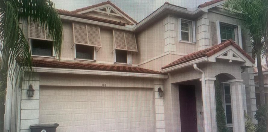 House in West Palm Beach, Florida 5 bedrooms, 256.04 sq.m. № 2409534