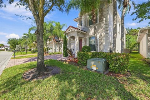 House in West Palm Beach, Florida 5 bedrooms, 256.04 sq.m. № 2409534 - photo 2