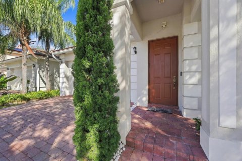 House in West Palm Beach, Florida 5 bedrooms, 256.04 sq.m. № 2409534 - photo 5