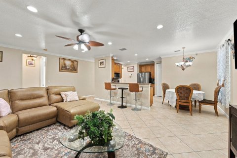 House in West Palm Beach, Florida 5 bedrooms, 256.04 sq.m. № 2409534 - photo 14