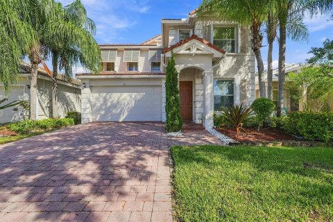 House in West Palm Beach, Florida 5 bedrooms, 256.04 sq.m. № 2409534 - photo 4