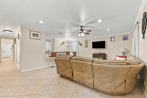 House in West Palm Beach, Florida 5 bedrooms, 256.04 sq.m. № 2409534 - photo 12
