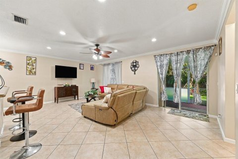 House in West Palm Beach, Florida 5 bedrooms, 256.04 sq.m. № 2409534 - photo 11