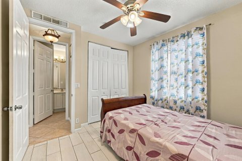 House in West Palm Beach, Florida 5 bedrooms, 256.04 sq.m. № 2409534 - photo 27