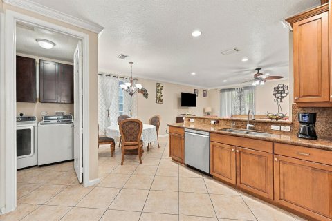 House in West Palm Beach, Florida 5 bedrooms, 256.04 sq.m. № 2409534 - photo 18