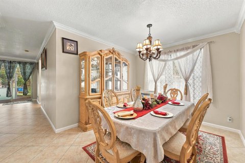 House in West Palm Beach, Florida 5 bedrooms, 256.04 sq.m. № 2409534 - photo 9