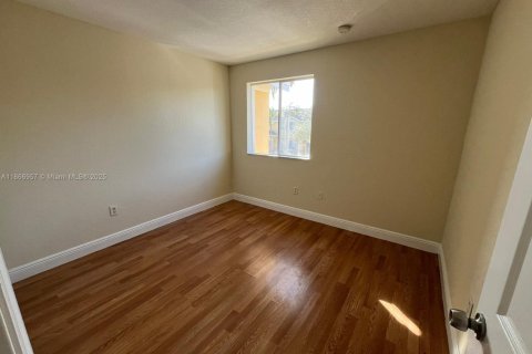 Купить таунхаус в Хомстед, Флорида 3 спальни, 120.96м2, № 1979299 - фото 15