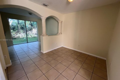 Купить таунхаус в Хомстед, Флорида 3 спальни, 120.96м2, № 1979299 - фото 4
