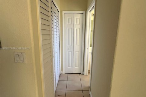 Купить таунхаус в Хомстед, Флорида 3 спальни, 120.96м2, № 1979299 - фото 13