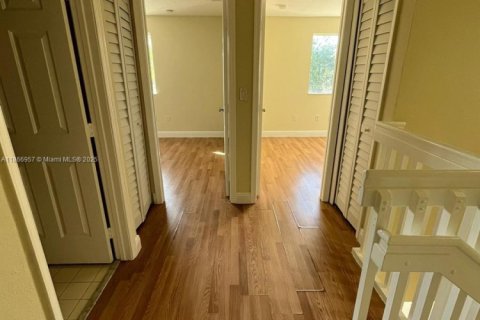 Купить таунхаус в Хомстед, Флорида 3 спальни, 120.96м2, № 1979299 - фото 11