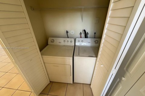 Купить таунхаус в Хомстед, Флорида 3 спальни, 120.96м2, № 1979299 - фото 8