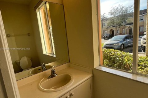 Купить таунхаус в Хомстед, Флорида 3 спальни, 120.96м2, № 1979299 - фото 7