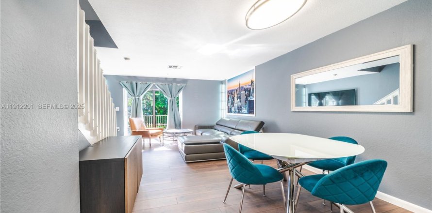 Condo in North Miami Beach, Florida, 3 bedrooms  № 1976379