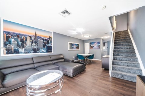 Condo in North Miami Beach, Florida, 3 bedrooms  № 1976379 - photo 4