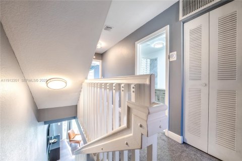 Condo in North Miami Beach, Florida, 3 bedrooms  № 1976379 - photo 13