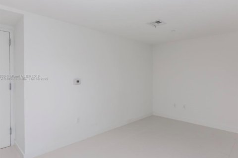 Condominio en venta en Miami, Florida, 2 dormitorios, 101.08 m2 № 2012731 - foto 16
